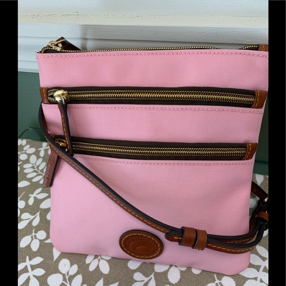 Dooney & Bourke Handbags - Dooney & Bourke Crossbody Bag